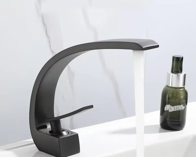 Chrome Deck-Mounted Single-Hole Bathroom Sink Faucet