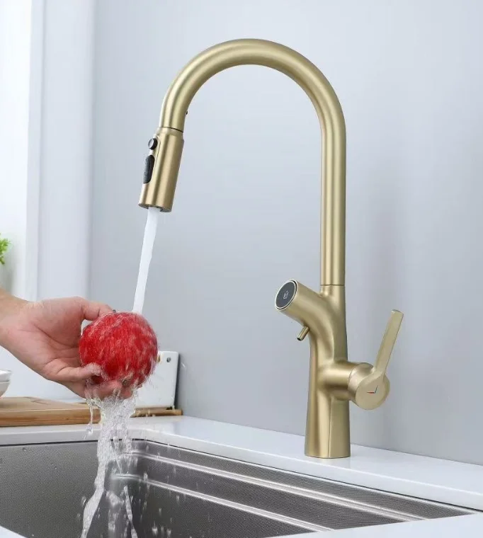 Zinc Alloy Deck-Mounted Pull-Out Kitchen Faucet